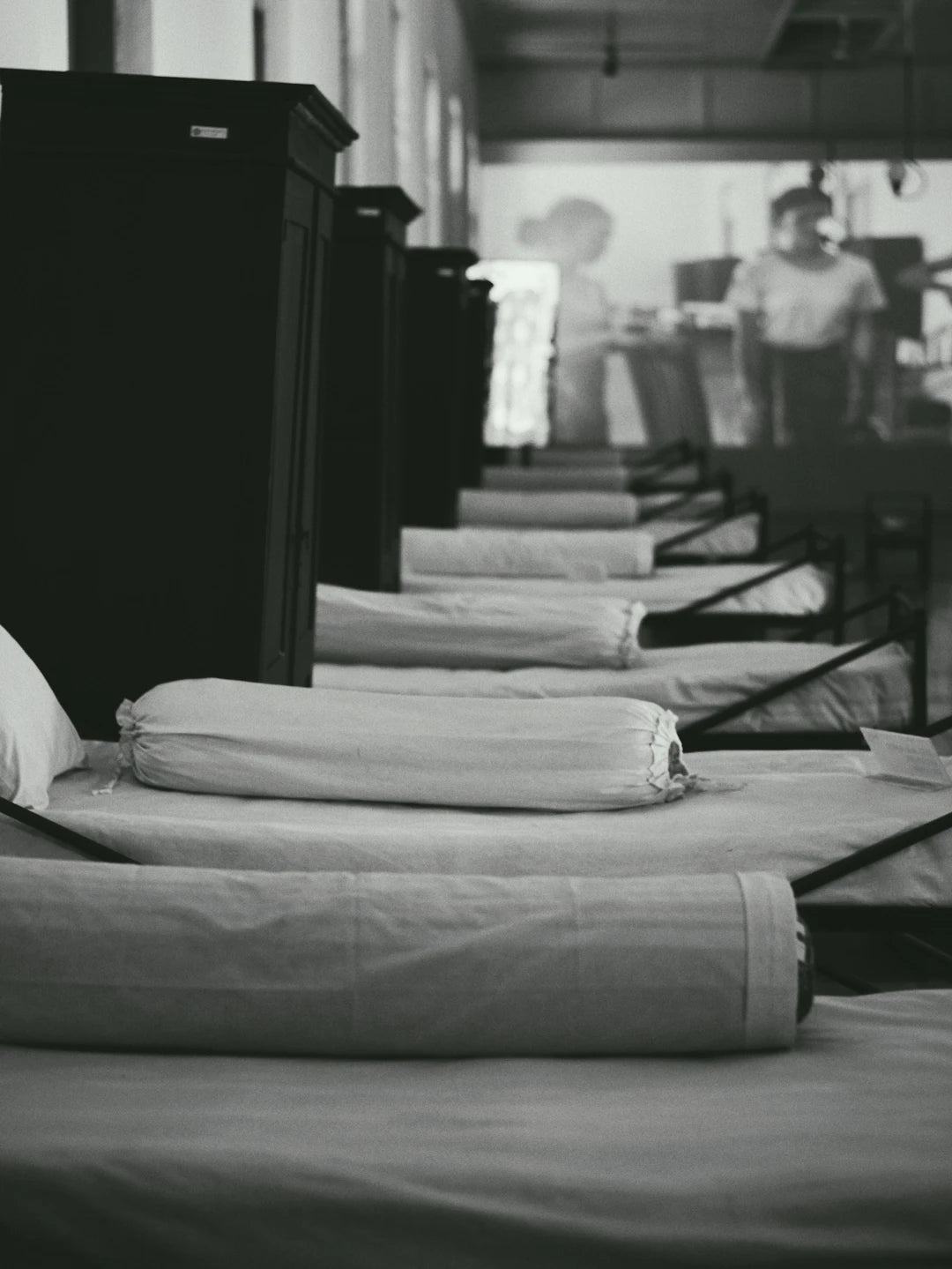 Space-Saving Folding Beds for Stylish Home Solutions